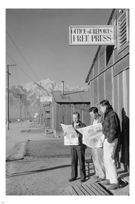 group reading manzanar paper i.e. LOS ANGELES TIMES b/w photo poster 24X36