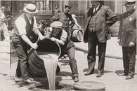 NEW YORK CITY POLICE pouring liquor into the sewer PHOTO POSTER 1920 rare