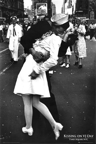 WWII KISS POSTER Kissing on VJ Day World War 2 RARE HOT NEW 24x36